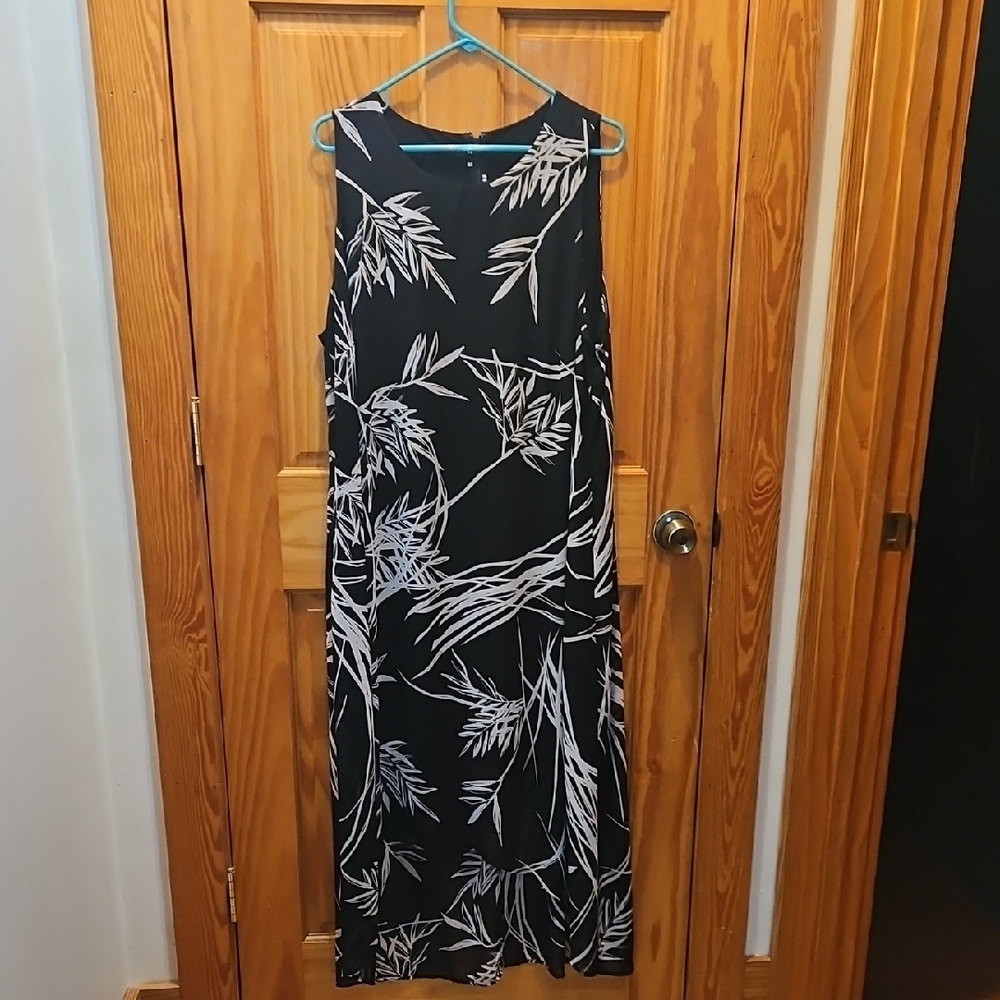Alfani Black and White Leaf Print Maxi Dress